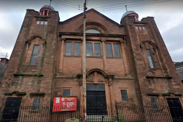 The vacant church in Linthouse.