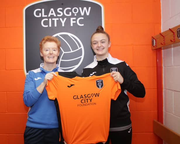 Northern Ireland international Kerry Beattie has become Glasgow City head coach Eileen Gleeson’s first signing