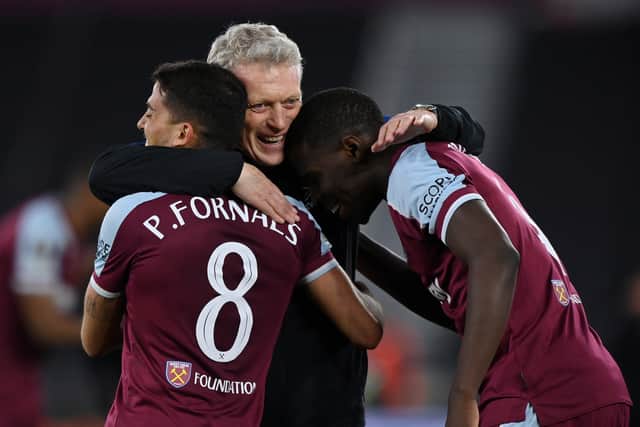 David Moyes celebrates Pablo Fornals and Kurt Zouma of West Ham United (Photo by Justin Setterfield/Getty Images)