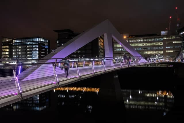 Tradeston Bridge illuminated by LED lighting 