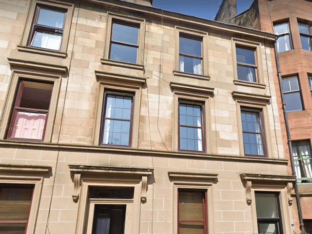 The clear distinction between blonde and red sandstone can be seen at it’s clearest in places like Buccleuch Street in Garnethill.