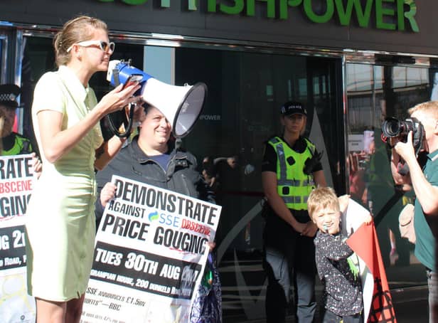 <p>Wyndford Residents Union protest outside of ScottishPowers offices in Glasgow - led by speaker Stephanie Martin </p>