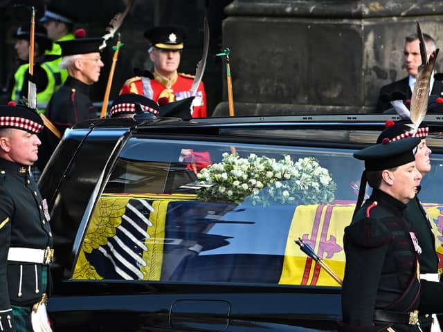 The coffin of Queen Elizabeth II arrives from the Palace of Holyroodhouse to St Giles Cathedral. Photo: Getty