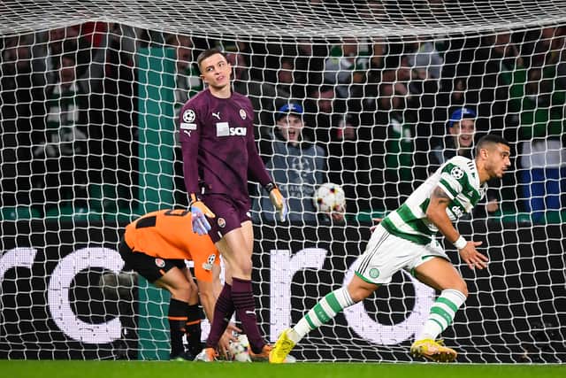 Celtic's Greek striker Giorgos Giakoumakis (R) reacts after scoring his team first goal past Shakhtar Donetsk's Ukranian goalkeeper Anatoliy Trubin