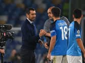 Rangers' Dutch manager Giovanni van Bronckhorst (L) shakes hands with Napoli's Argentinian forward Giovanni Simeone (2nd R) next to Napoli's Italian coach Luciano Spalletti (C) 