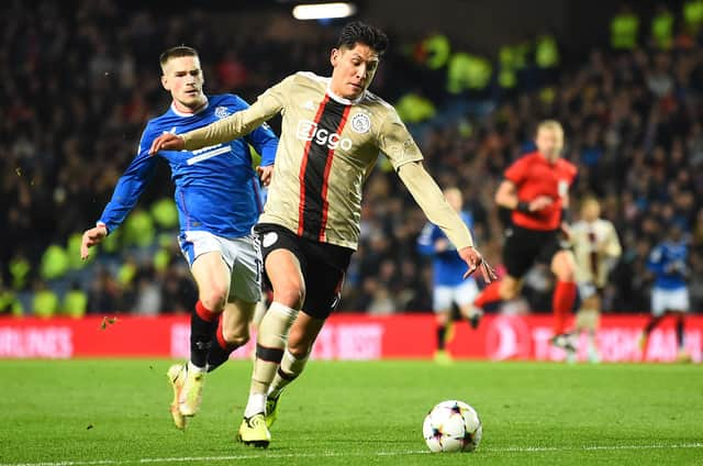 Rangers’ English winger Ryan Kent (L) vies with Ajax’s Mexican defender Edson Alvarez (R) 