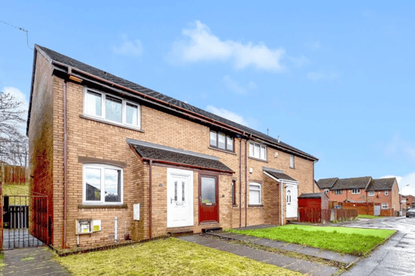 For sale in Glasgow: 2 bed house in a quiet cul-de-sac on the market for £135,000 ideal for first time buyers