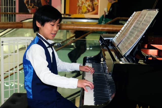 Nathan Lee stunned shoppers with his renditions of classical and pop music