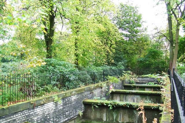 You can still peer into Botanic Gardens train station