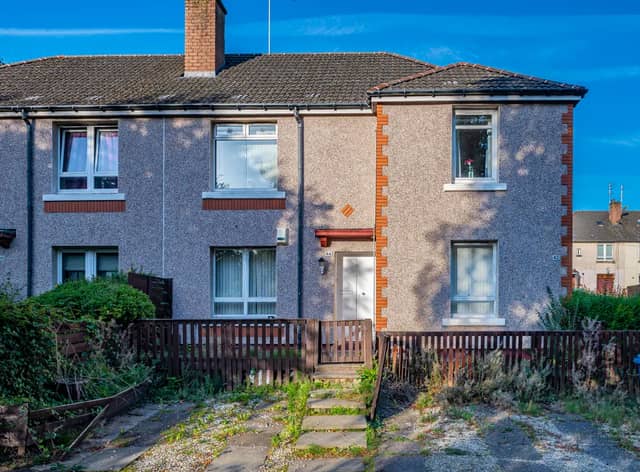 For Sale in Glasgow: Lovable 2 bed cottage with front & rear gardens on the market for under £100,000