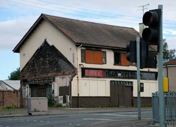 The gutted remains of the Provanmill Inn in 2010 (Pic: Robert Pool)