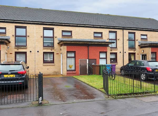 For sale in Glasgow: Low maintenance 2 bed house in a family-friendly neighbourhood on the market for £120,000