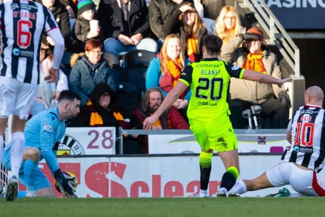 St Mirren striker Curtis Main nips in to score against his former side Motherwell (Image: SNS Group)