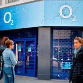 O2 has issued a warning as fraudsters are getting phone contract customers to steal personal details 