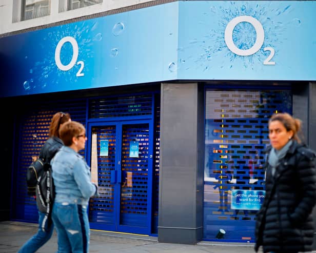 O2 has issued a warning as fraudsters are getting phone contract customers to steal personal details 