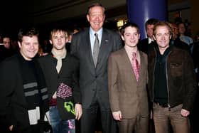 Actor Sean Astin, actor Dominic Monaghan, Governor George Pataki, actor Elijah Wood and actor Billy Boyd pose together at a special advance screening of "Lord Of The Rings: The Return Of The King" at the AMC Empire Theater on December 15, 2003 in New York City. (Photo by Evan Agostini/Getty Images)