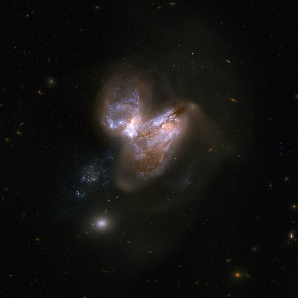 Scientists find superмassiʋe Ƅlack hole froм distant galaxy | GlasgowWorld