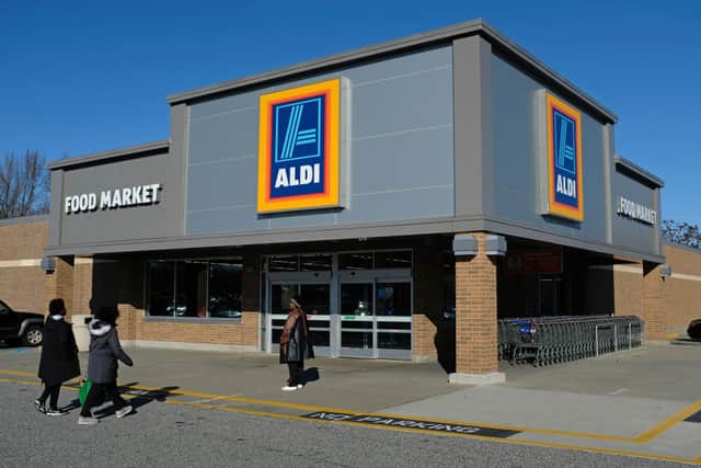 Shoppers arrive at an Aldi discount grocery store (Photo by Sean Gallup/Getty Images)