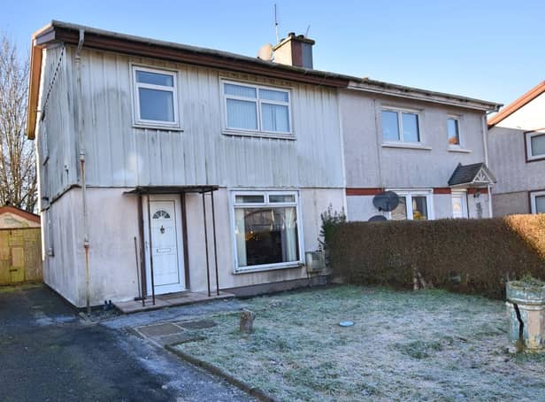 For Sale: Gorgeous semi-detached 3 bedroom house with large windows & private gardens for £100,000