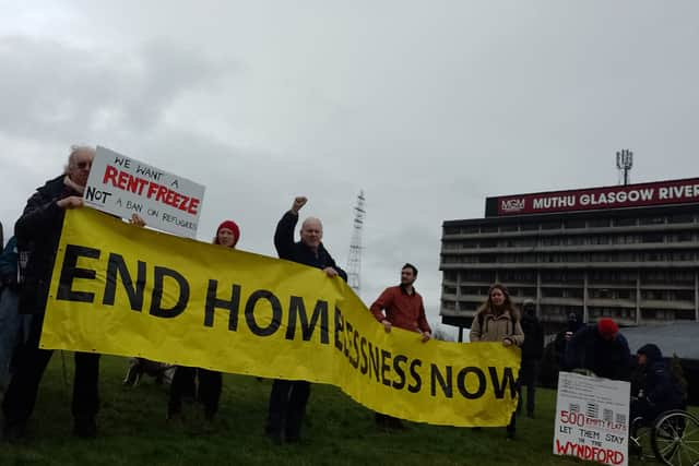 Members of the Wyndford Resident’s Union attended the site of the controversial Erskine Hotel accommodation for asylum seekers to present their solution to the issue