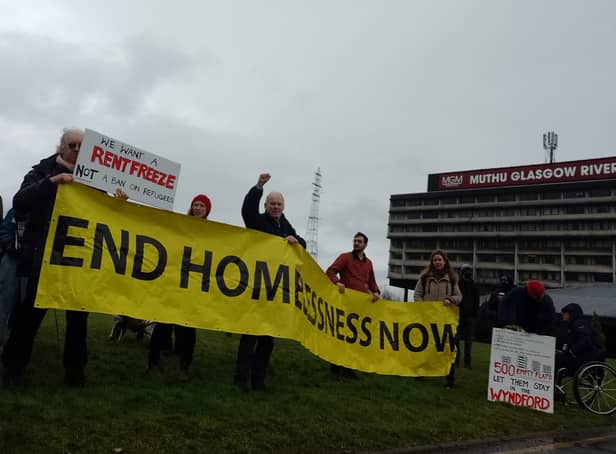 Members of the Wyndford Resident’s Union attended the site of the controversial Erskine Hotel accommodation for asylum seekers to present their solution to the issue