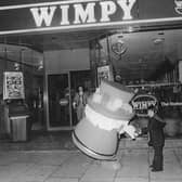 The Wimpy Beefeater mascot welcomes guests to a children's party(Photo by Ian Tyas/Keystone/Hulton Archive/Getty Images)
