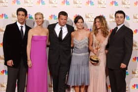 (L to R) Actors David Schwimmer, Lisa Kudrow, Matthew Perry, Courteney Cox Arquette, Jennifer Aniston and Matt LeBlanc (Photo by Robert Mora/Getty Images)
