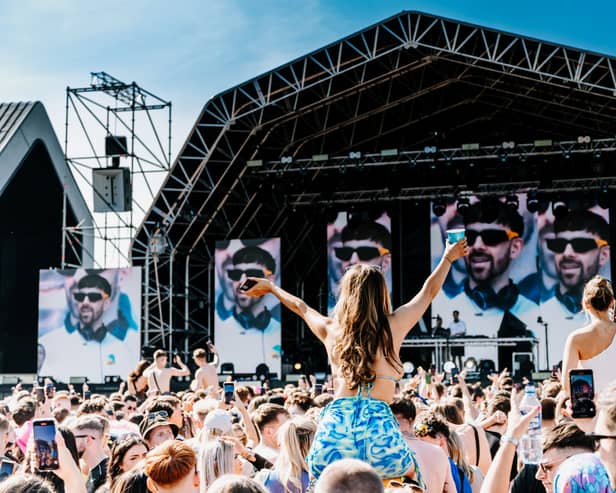 The crowd on day 1 at Riverside
