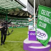 Celtic winger James Forrest raises the league champions flag ahead of kick-off (Credit: SNS Group)