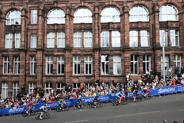 UCI cyclists arrived in Glasgow later than expected due to a protest against new fossil fuel facilities in Scotland