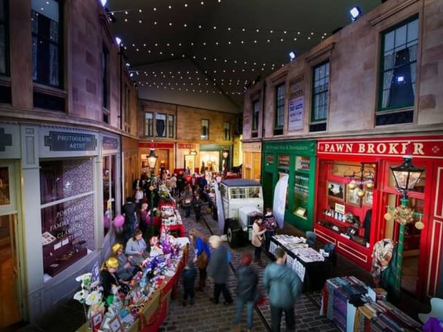 The Riverside Christmas market is one of the many free events taking place in Glasgow with over 40 stalls inside the museum selling handmade and crafted gifts including candles and melts, silver jewellery, decorations, art prints, clothing & accessories, gifts for babies, and even gifts for your pets too.