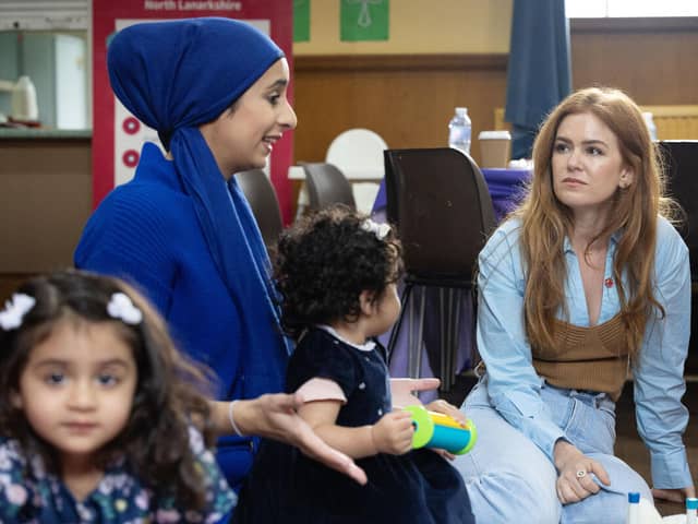 Isla Fisher speaks to Mary (mum) and meets children Roma and Dina at Home-Start Glasgow North and North Lanarkshire.