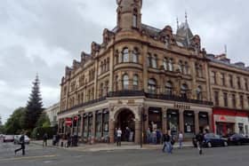 Coopers on Great Western Road always draws in a crowd when they stick the Rugby up on the screens.
