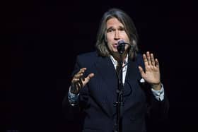 Justin Currie, the lead singer for Scotland's pop and rock band Del Amitri, has been diagnosed with Parkinson's disease. 