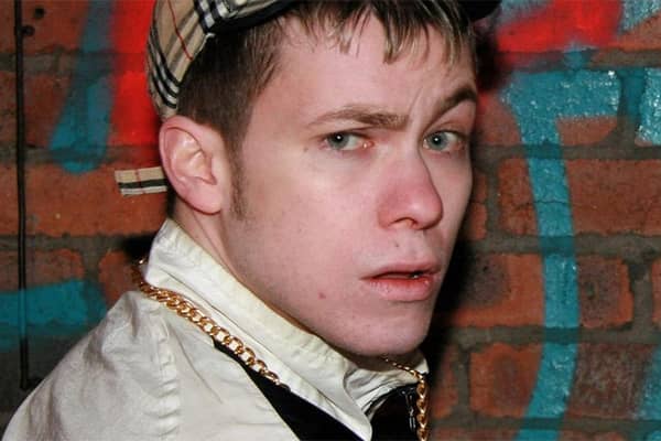 Neil Bratchpiece was born and raised in Motherwell to a Jewish family, he attended Dalziel High School. He rose to fame in 2007 with his viral comedy music video 'Here You (That'll be right)' where he parodied 'ned culture'.