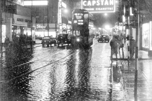 A rainy night on Argyle Street in 1960