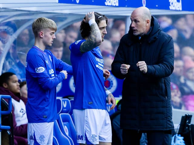 Rangers manager Philippe Clement passes on instructions to Fabio Silva and Ross McCausland