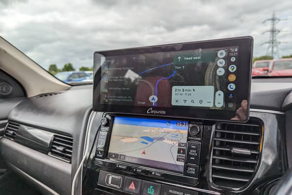 The Carpuride W103 sits on top of your dashboard, or on the windscreen, and gives you full access to Android Auto or Apple CarPlay