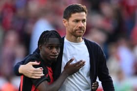 Bayer Leverkusen boss Xabi Alonso with Jeremie Frimpong