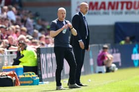 Hearts manager Steven Naismith (L) and Rangers manager Philippe Clement 