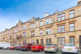 For offers over £90,000, you can get your hands on this ground floor 1-bedroom 1-bath flat on March Street. Given the popularity of the area, we reckon this'll end up selling for a lot more, despite being pretty tootsie on the inside.