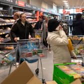 Shoppers in an Aldi supermarket in London (Photo: Dan Kitwood/Getty Images)