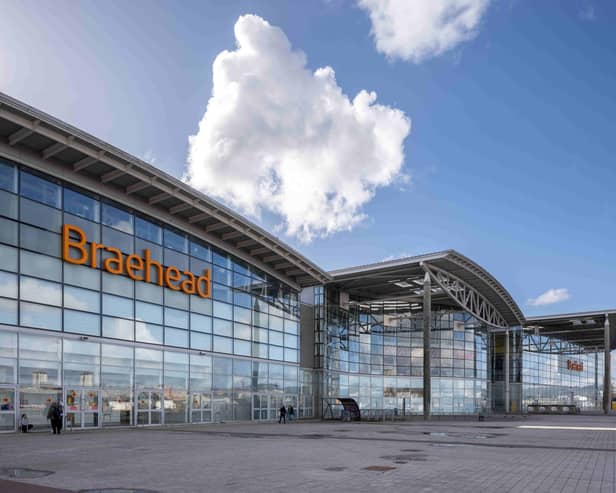 The closure was near Braehead Shopping Centre .