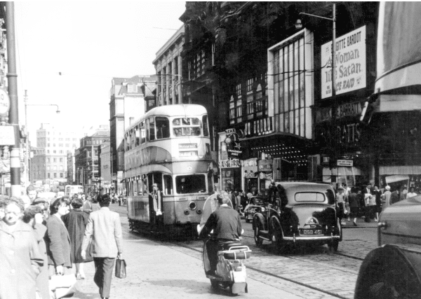 Looking east from Cambridge Street on Sauchiehall Street in 1960. 