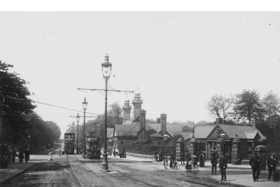 A snapshot of Great Western Road in 1905. 