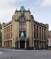 The Russell Institute was donated to the people of Paisley by Agnes Russell as a memorial to her two brothers. Initially it was a child welfare clinic, though it is now used as multi-use facility by Renfrewshire Council.