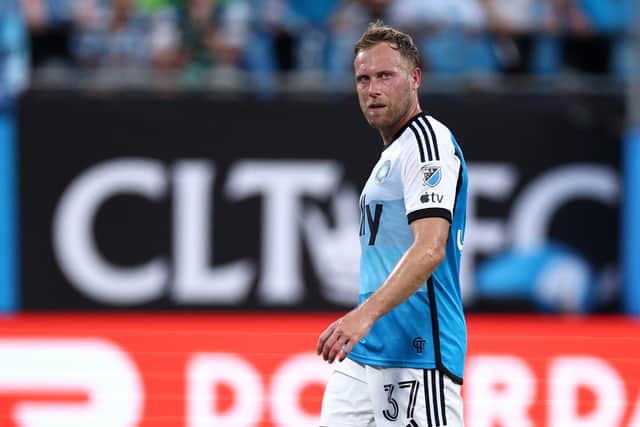 Former Rangers midfielder Scott Arfield has penned a new deal with Falkirk