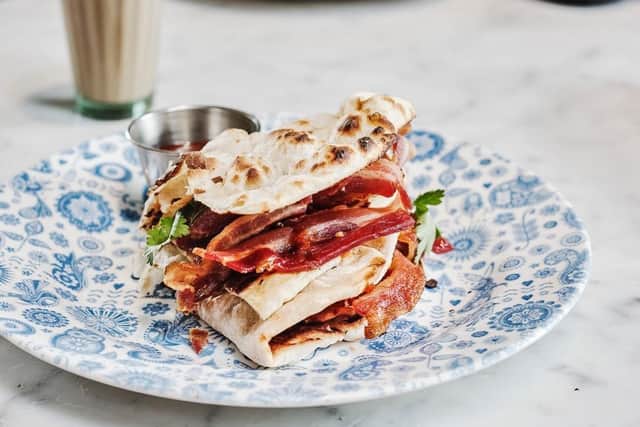 Bacon naan roll