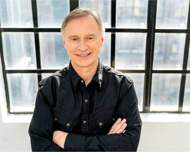 Robert Carlyle was born in Maryhill in 1961 to Elizabeth who was a bus company employee and Joseph Carlyle who was a painter and decorator. Carlyle was a pupil at North Kelvinside Secondary School before leaving school at the age of 16 with no qualifications. 