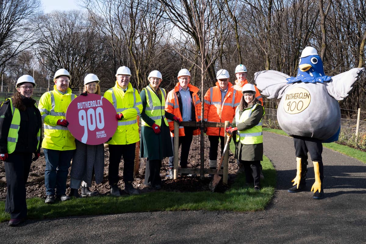 Cuningar Loop Bike Final tree planting marks completion of Cuningar Loop after ten year ...